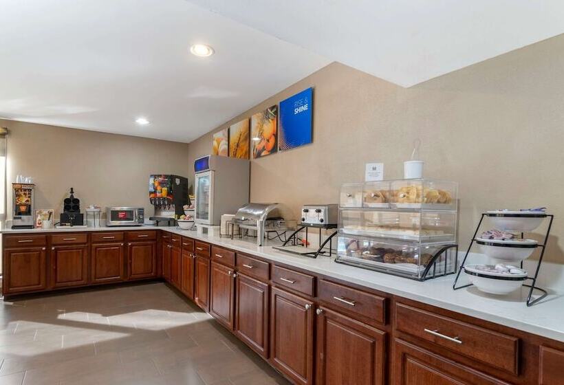 هتل Comfort Inn & Suites  Near Robins Air Force Base Main Gate