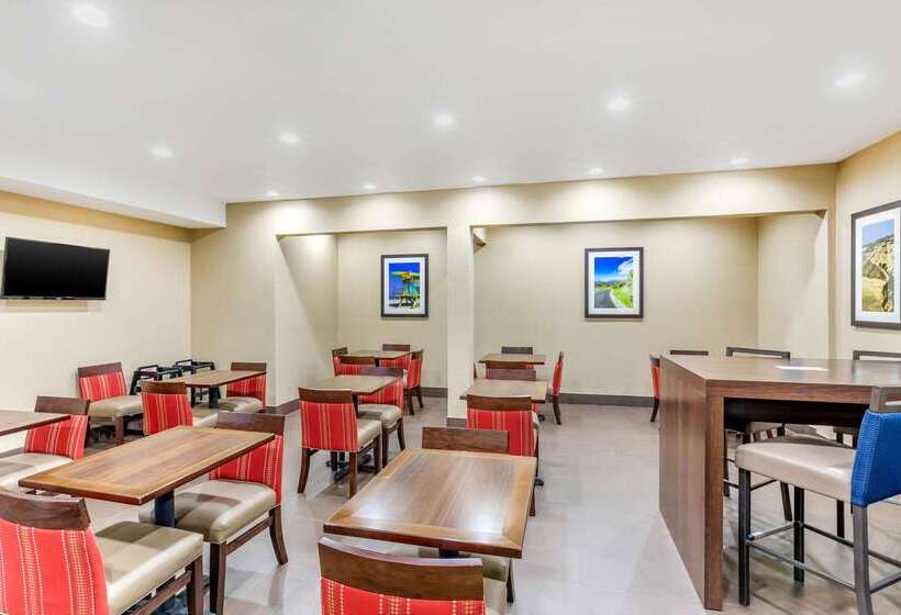 בית מלון כפרי Comfort Inn & Suites Orange County John Wayne Airport