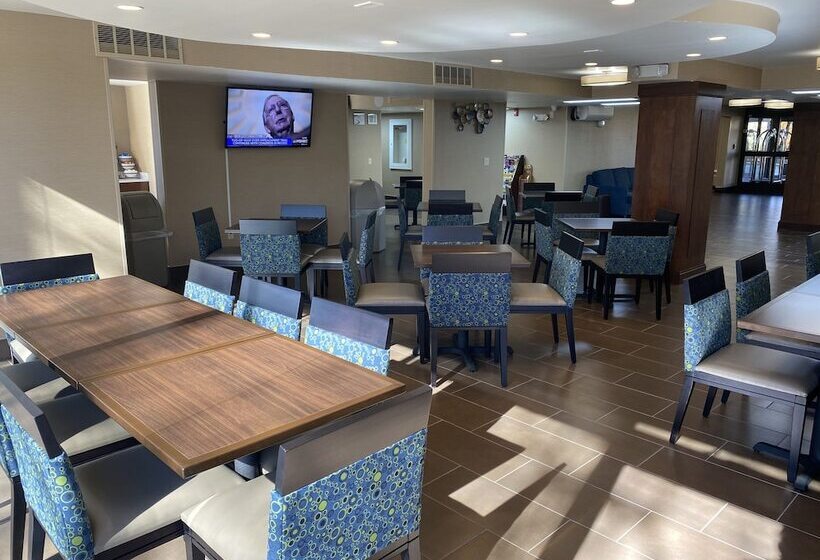 هتل Comfort Inn University