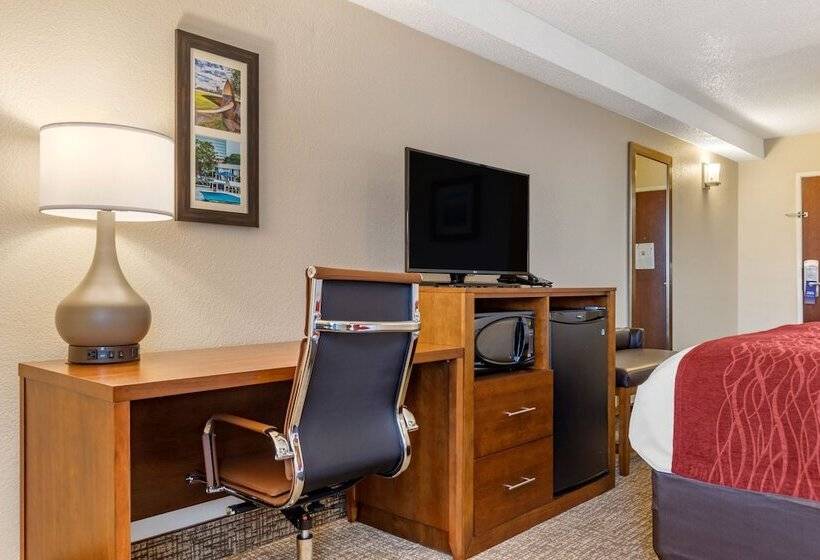 هتل Comfort Inn University