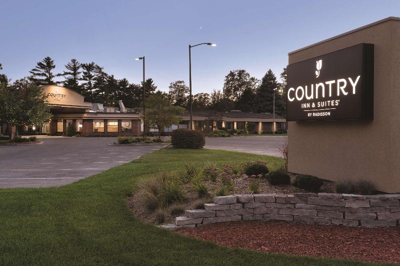 هتل Country Inn & Suites By Radisson, Traverse City, Mi