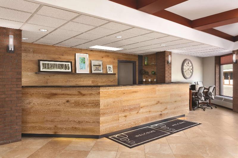 هتل Country Inn & Suites By Radisson, Traverse City, Mi