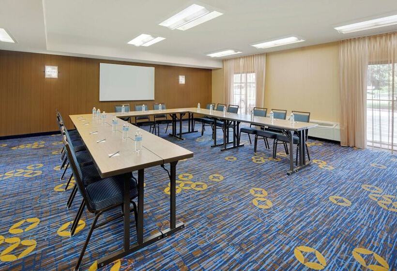 هتل Courtyard Dallas Addison Midway