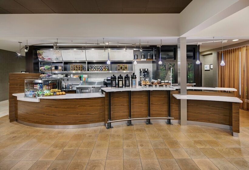 هتل Courtyard Dallas Addison Midway