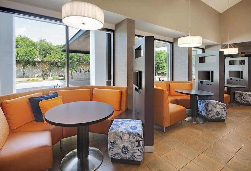 هتل Courtyard Dallas Addison Midway