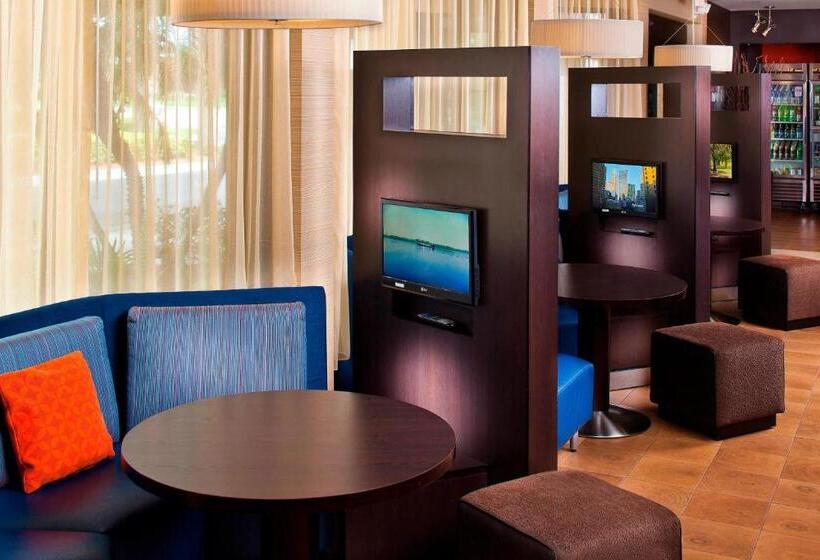 فندق Courtyard Melbourne West
