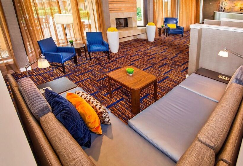هتل Courtyard By Marriott Charlottesville