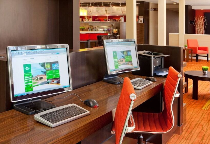 هتل Courtyard By Marriott Columbus