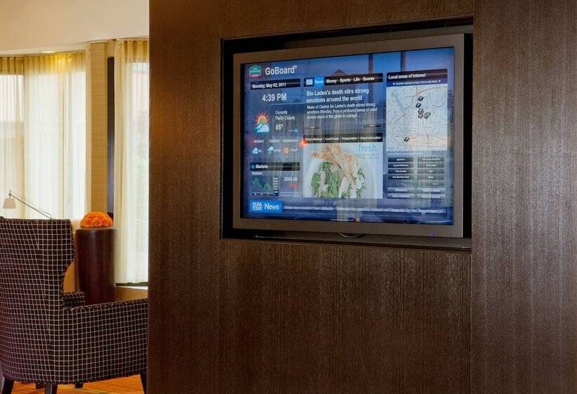 هتل Courtyard By Marriott Columbus