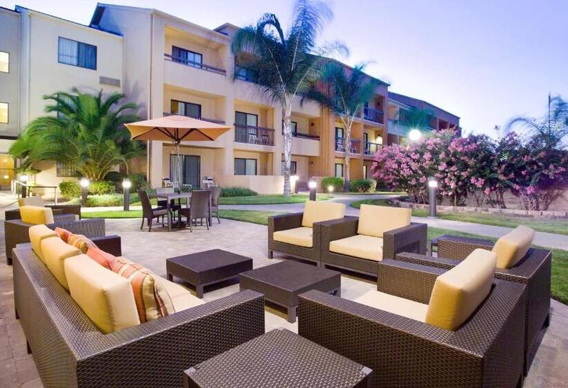 هتل Courtyard By Marriott Fresno