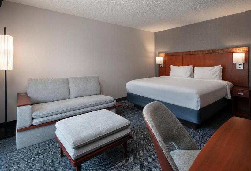 هتل Courtyard By Marriott Fresno