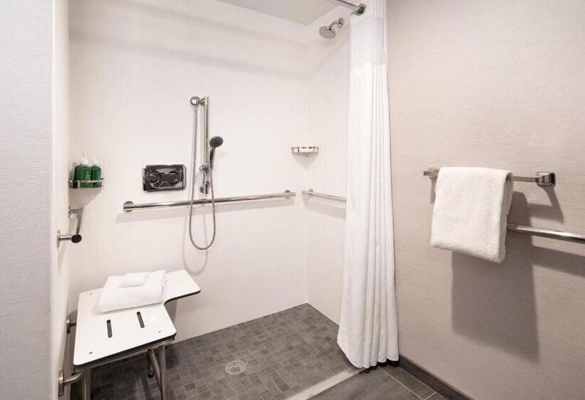هتل Courtyard By Marriott Fresno