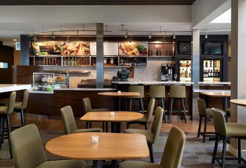 هتل Courtyard By Marriott Fresno