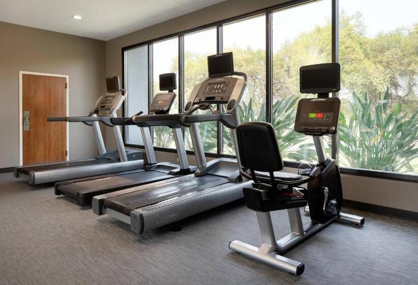 هتل Courtyard By Marriott Fresno