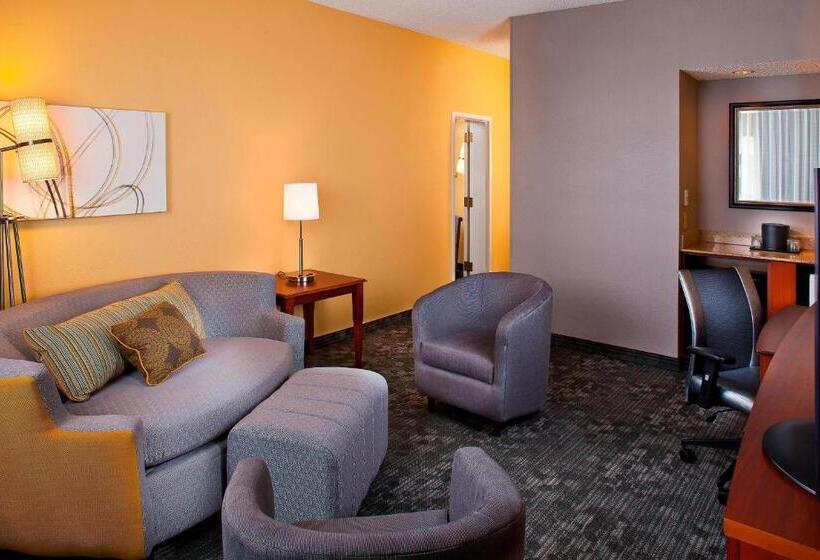 هتل Courtyard By Marriott Huntsville University Drive