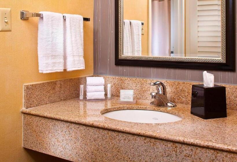 هتل Courtyard By Marriott Huntsville University Drive