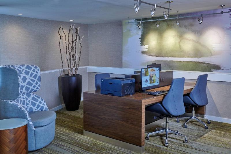 فندق Courtyard By Marriott Indianapolis Castleton
