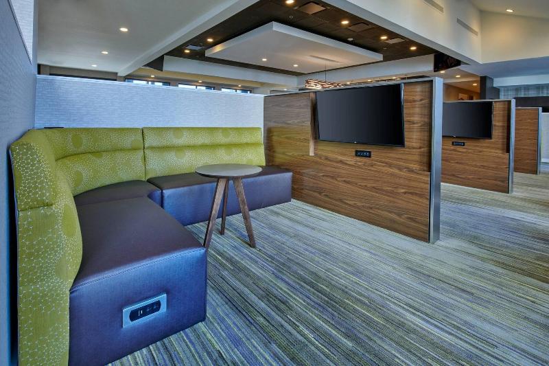 فندق Courtyard By Marriott Indianapolis Castleton