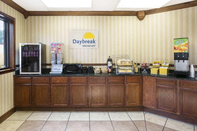 هتل Days Inn By Wyndham Columbus North Fort Moore