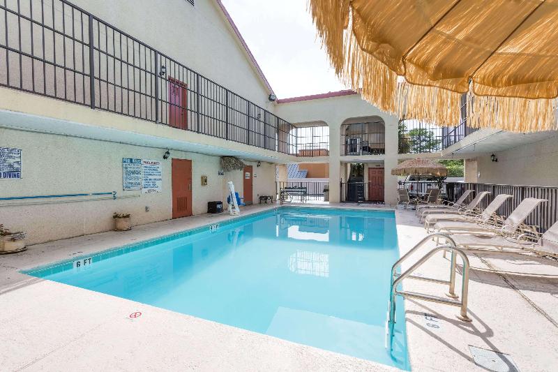 هتل Days Inn By Wyndham Destin
