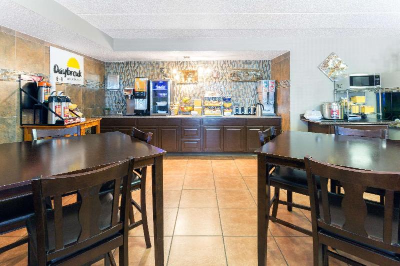 هتل Days Inn By Wyndham Fort Collins