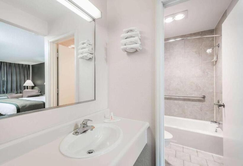 בית מלון כפרי Days Inn By Wyndham Hannibal