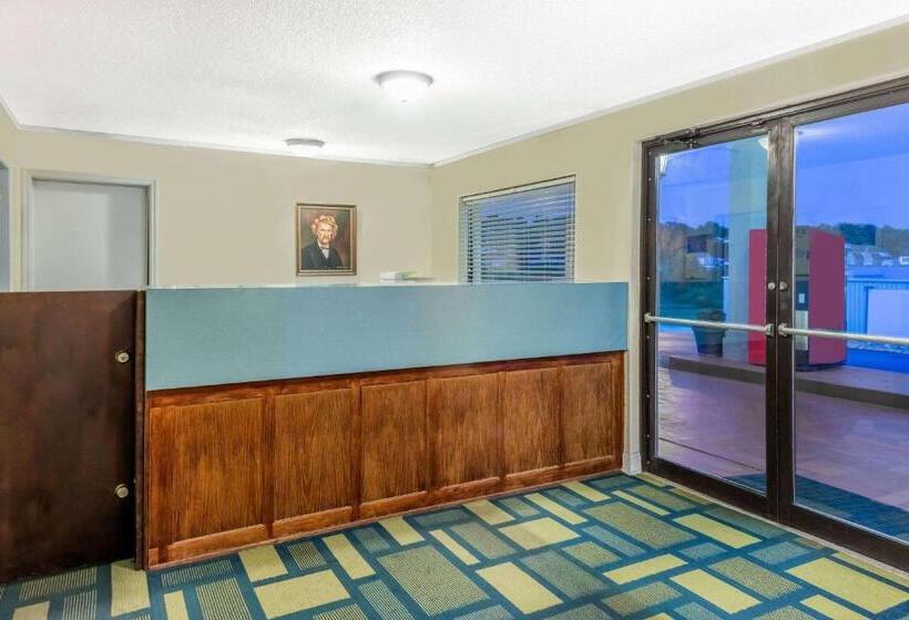 בית מלון כפרי Days Inn By Wyndham Hannibal