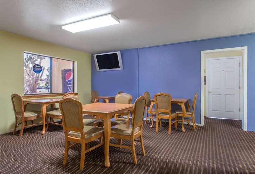 هتل Days Inn By Wyndham Kingman West