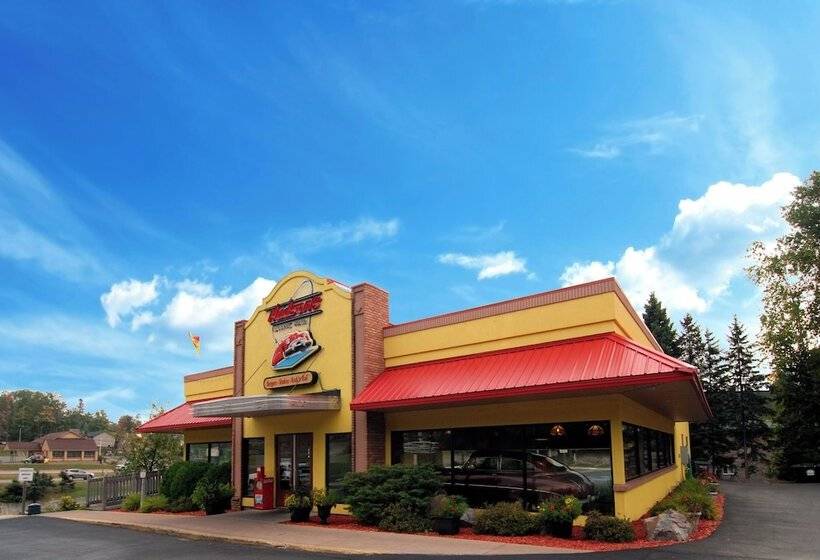 هتل Days Inn By Wyndham Marquette