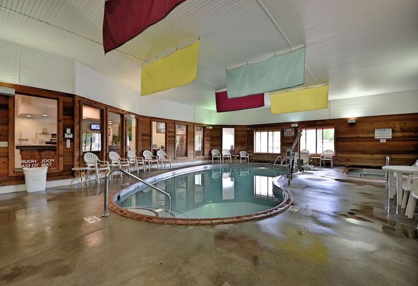 هتل Days Inn By Wyndham Marquette