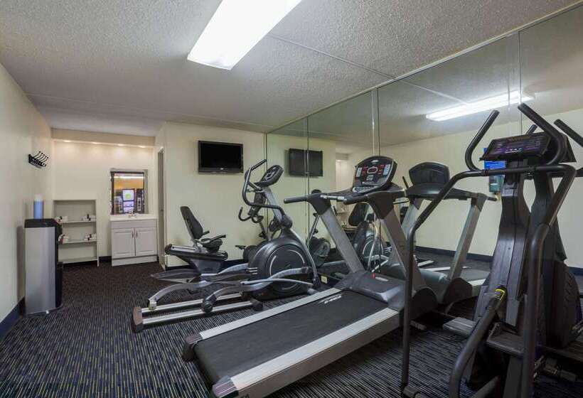 هتل Days Inn By Wyndham Newark Wilmington