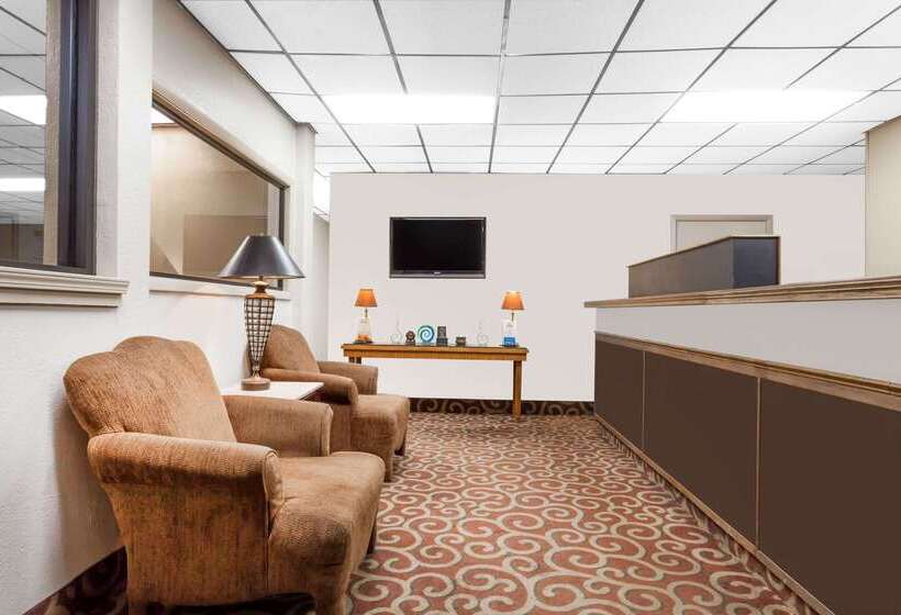 בית מלון כפרי Days Inn By Wyndham Owensboro