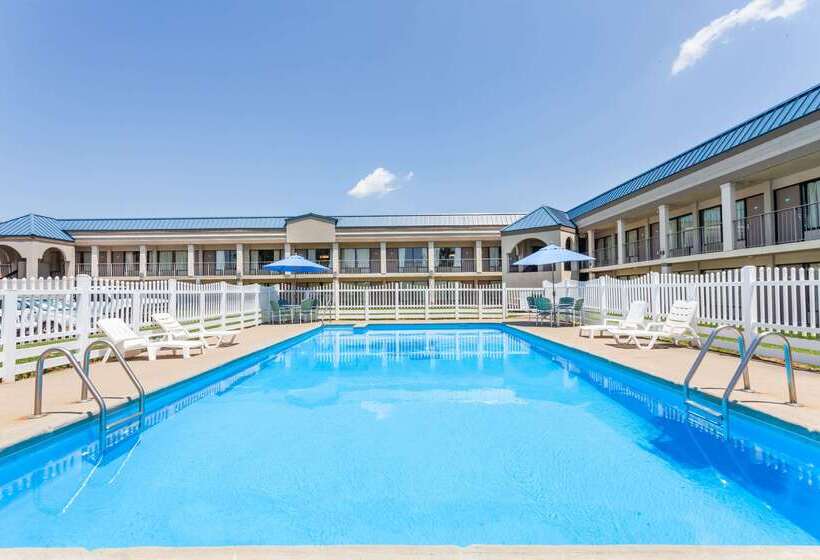 בית מלון כפרי Days Inn By Wyndham Owensboro