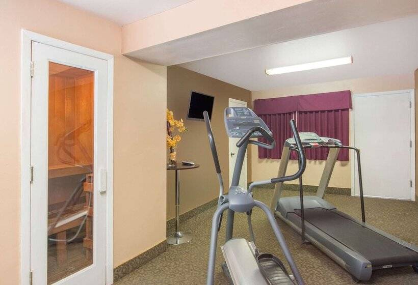 فندق Days Inn By Wyndham Redwood City