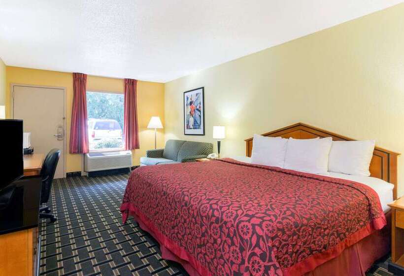 هتل Days Inn By Wyndham Savannah Airport