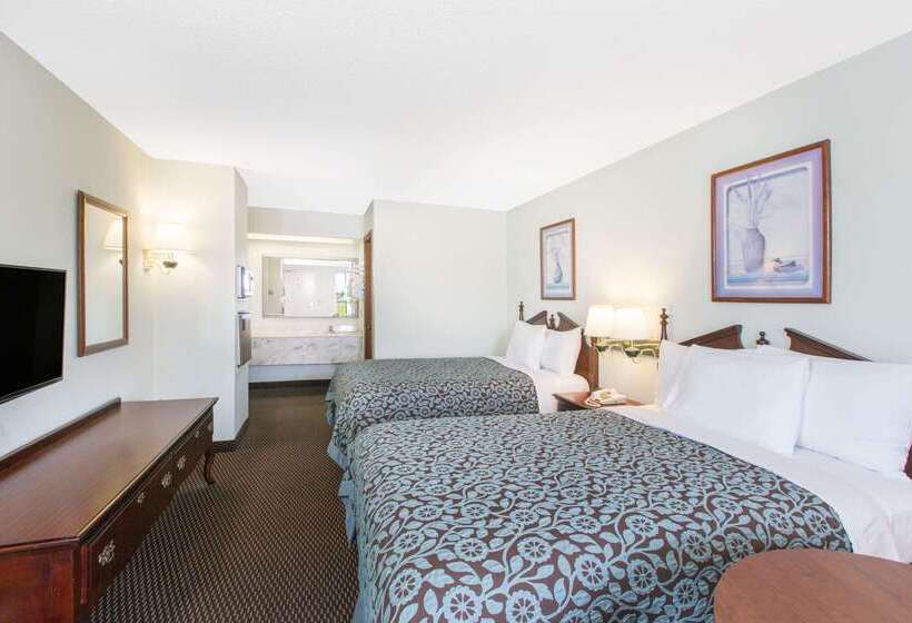 فندق Days Inn By Wyndham West Point