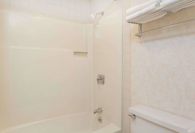 בית מלון כפרי Days Inn By Wyndham Wilkes Barre
