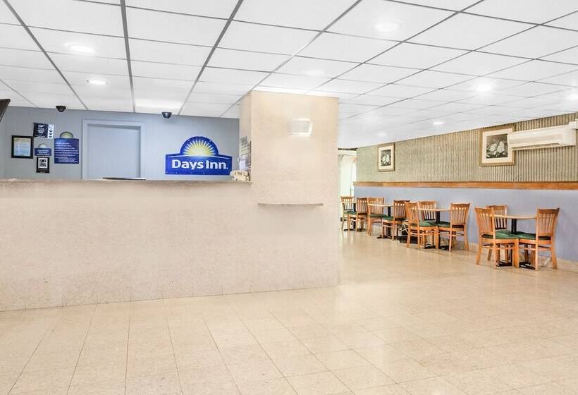 בית מלון כפרי Days Inn By Wyndham Wilkes Barre