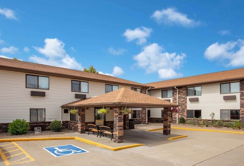 هتل Days Inn & Suites By Wyndham Davenport East