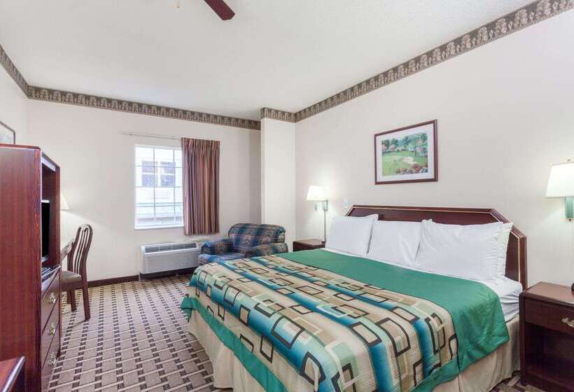 هتل Days Inn & Suites By Wyndham Huntsville