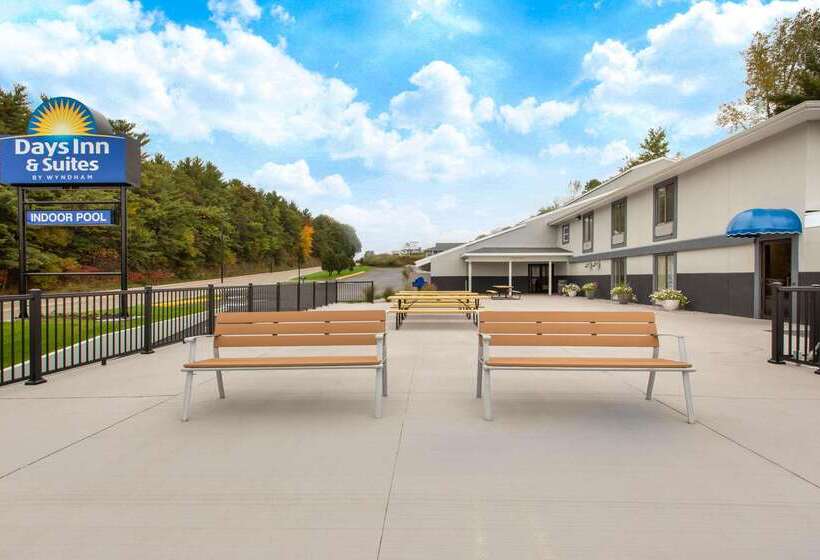 هتل Days Inn & Suites By Wyndham Wisconsin Dells