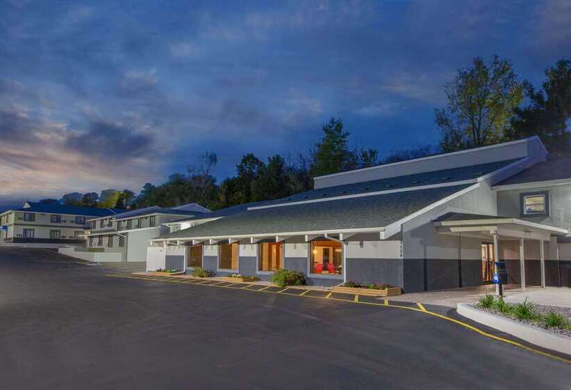 هتل Days Inn & Suites By Wyndham Wisconsin Dells