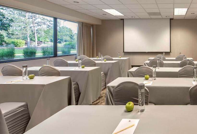هتل Doubletree By Hilton Chicago Schaumburg