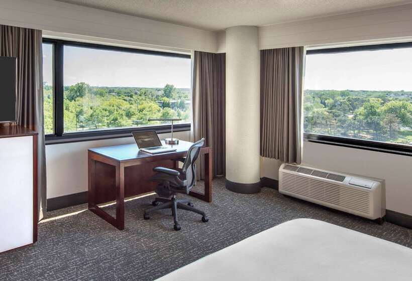 هتل Doubletree By Hilton Chicago Schaumburg