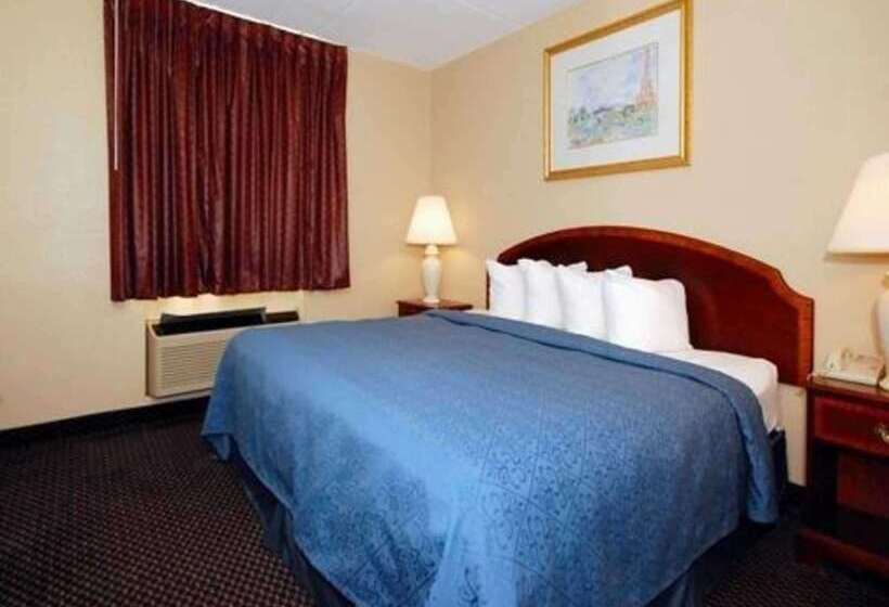 فندق Econo Lodge Inn & Suites