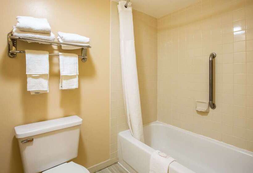 هتل Econo Lodge Naval Station Norfolk