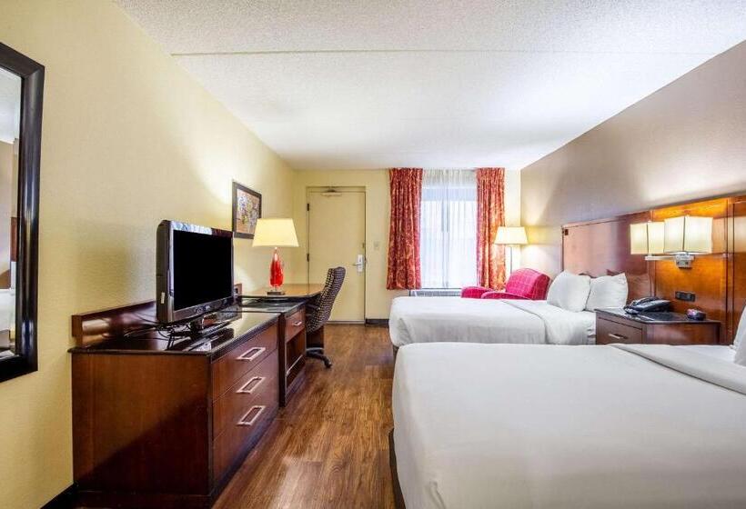 هتل Econo Lodge Naval Station Norfolk