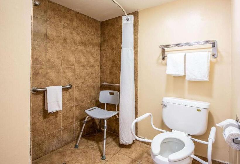 هتل Econo Lodge Naval Station Norfolk