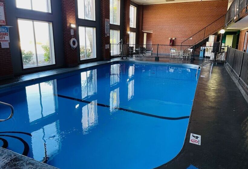 فندق Fairview Inn & Suite