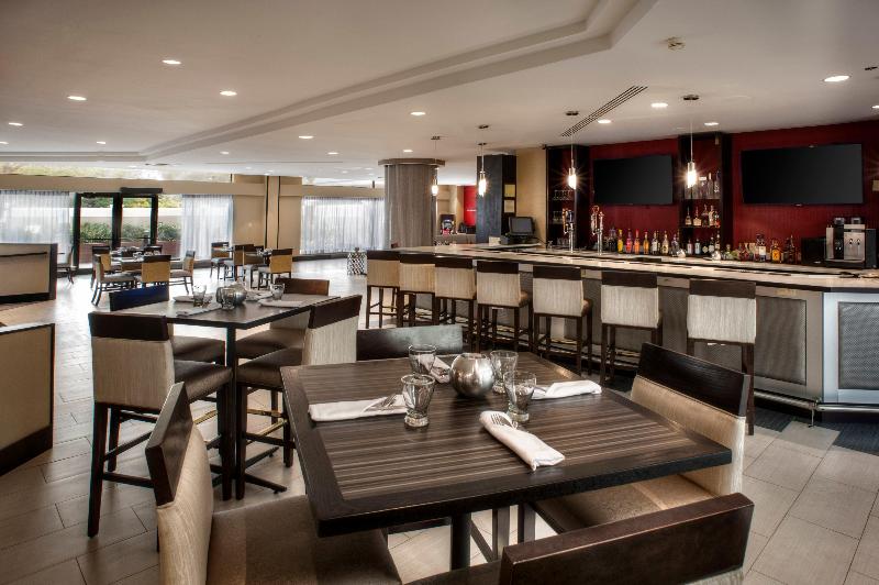 בית מלון כפרי Inn At Fox Chase   Bw Premier Collection